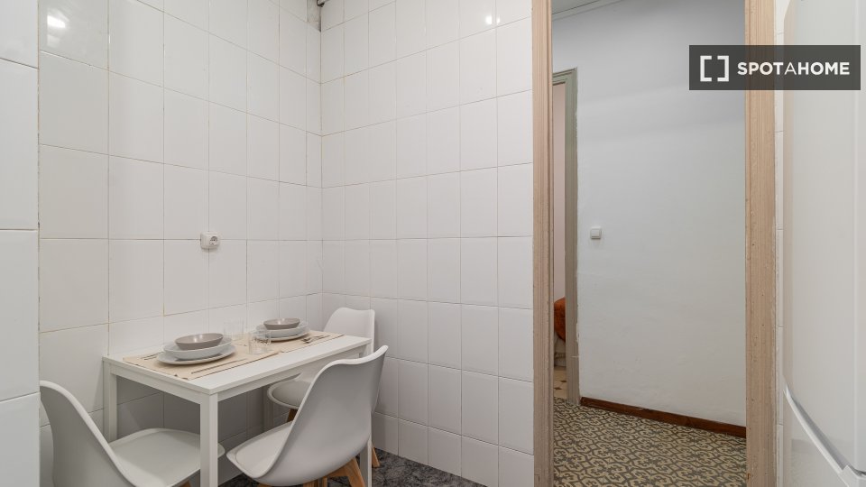 Double room Barcelona, 7 beds, 121m² — photo 14