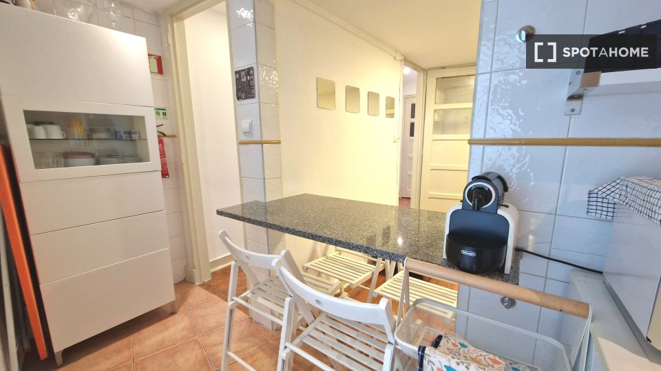 Apartment Lisbon, 2 beds, 50m² — photo 16