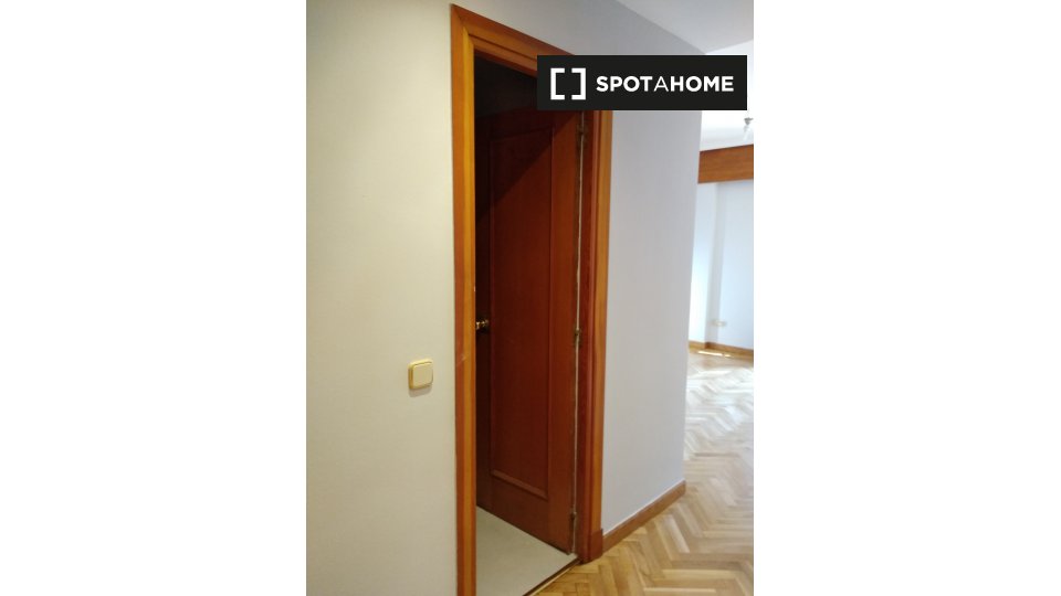 Apartment Madrid, 3 beds, 140m² — photo 25