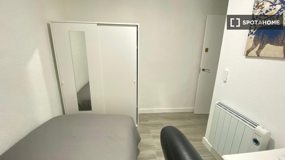 Double room Madrid, 4 beds — photo 7