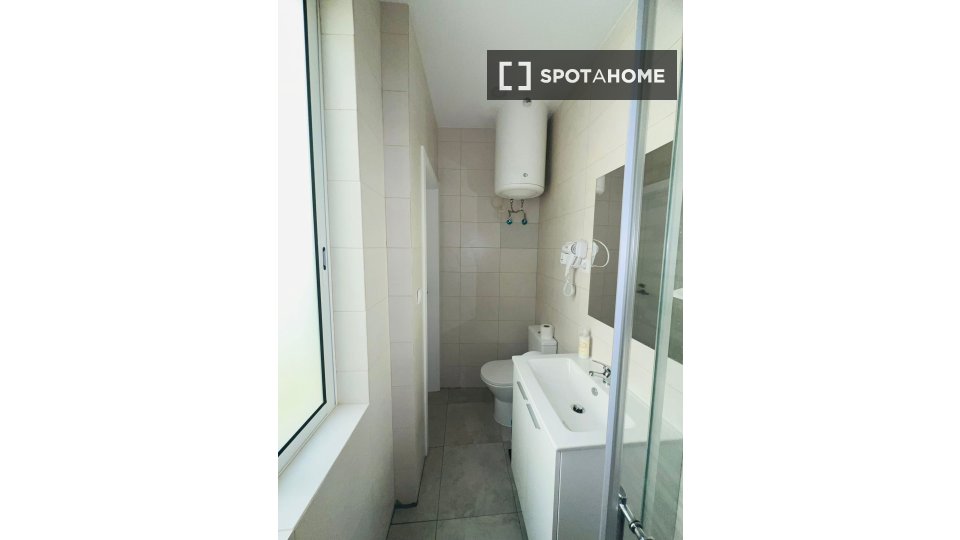 Double room Lisbon, 6 beds — photo 16