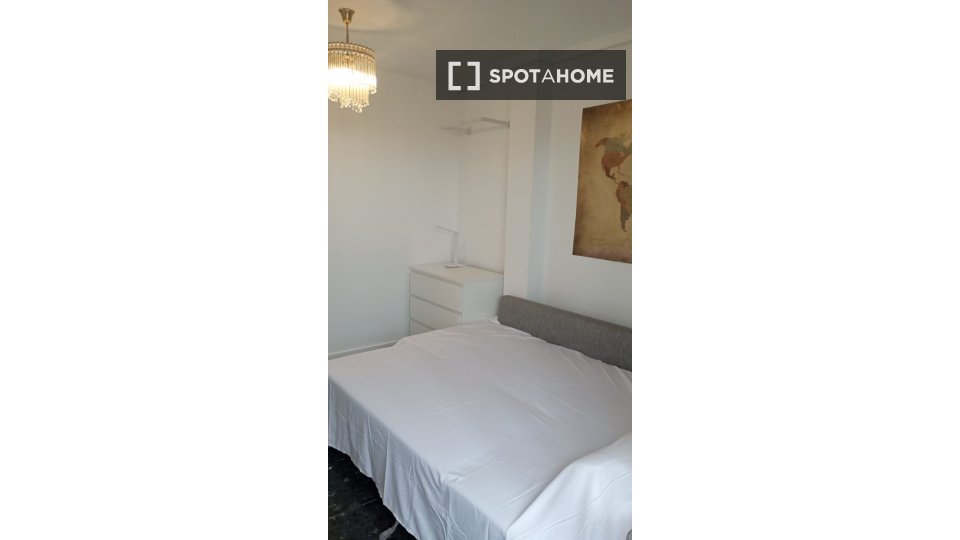 Double room Valencia, 5 beds, 110m² — photo 10