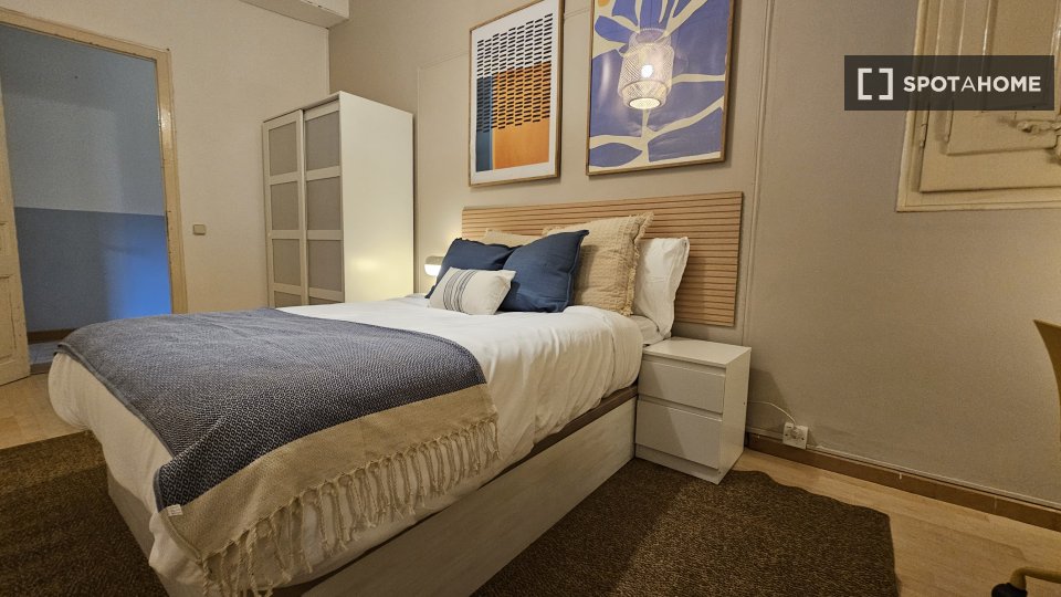 Double room Barcelona, 5 beds, 160m² — photo 3