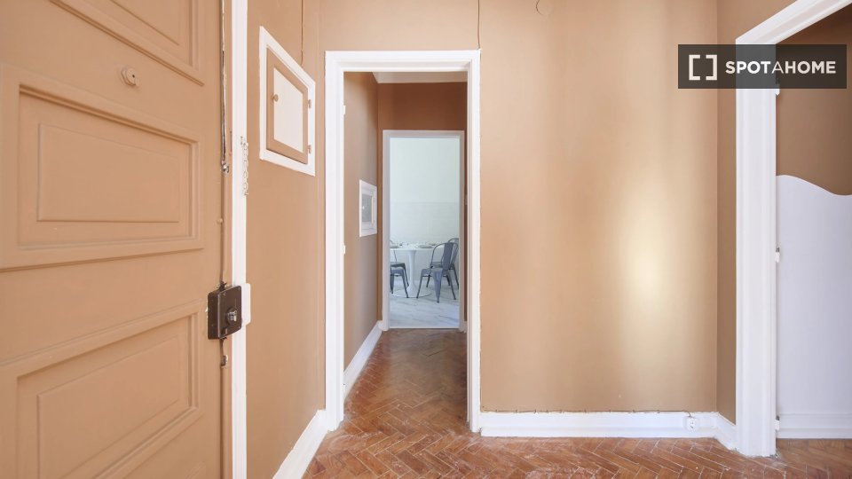 Double room Lisbon, 6 beds — photo 18
