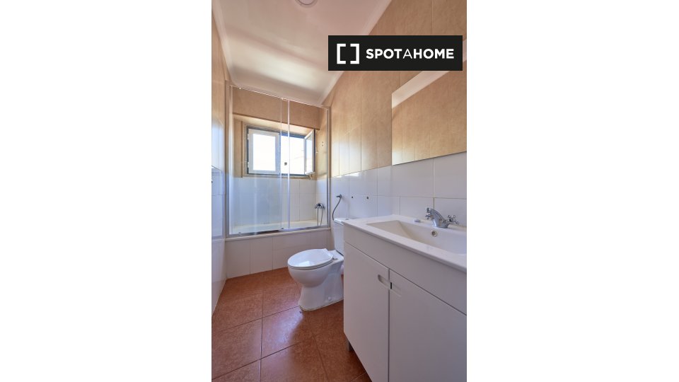 Double room Lisbon, 6 beds — photo 13