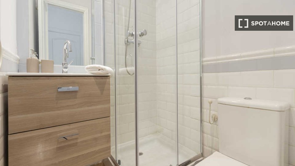 Double room Madrid, 41 beds — photo 45