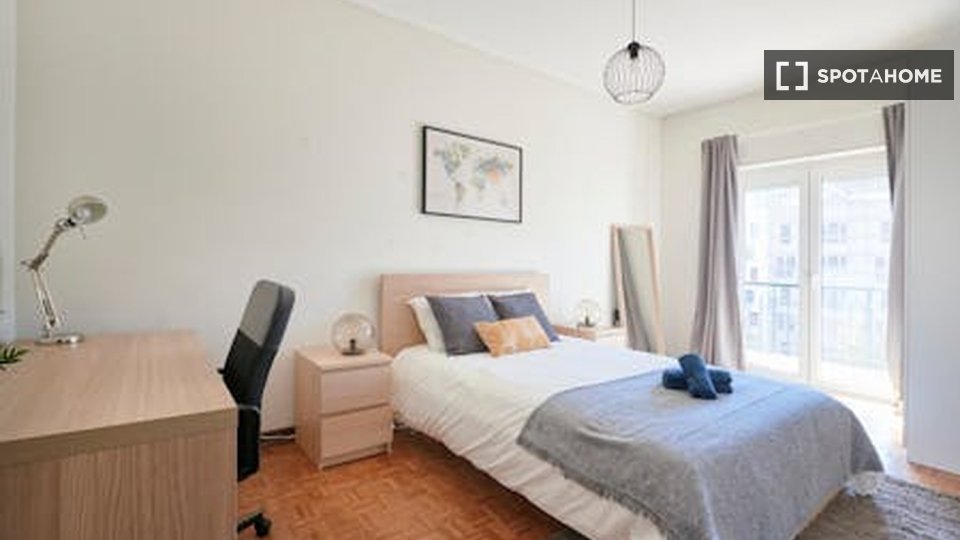 Double room Lisbon, 5 beds — photo 3