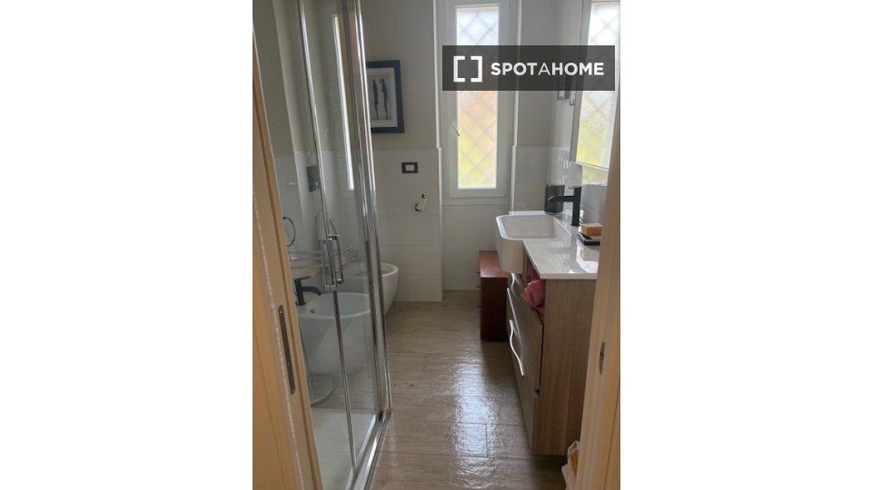 Double room Rome, 1 bed — photo 8