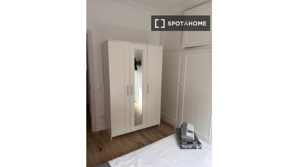 Se alquila habitación en piso compartido de 5 habitaciones, Sant Adrià de Besòs
