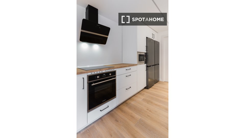 Double room Madrid, 6 beds, 120m² — photo 7