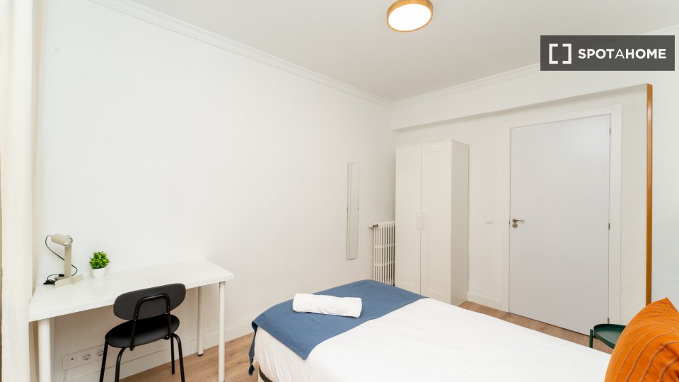 Double room Madrid, 5 beds — photo 18