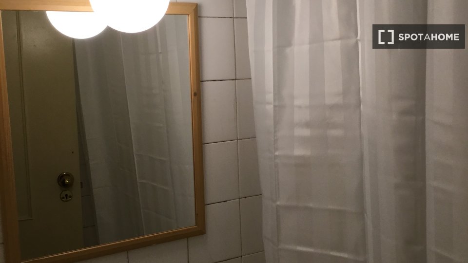 Double room Lisbon, 3 beds, 100m² — photo 1