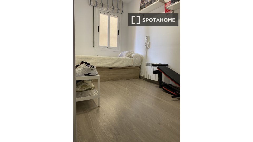 Double room Barcelona, 3 beds, 86m² — photo 6