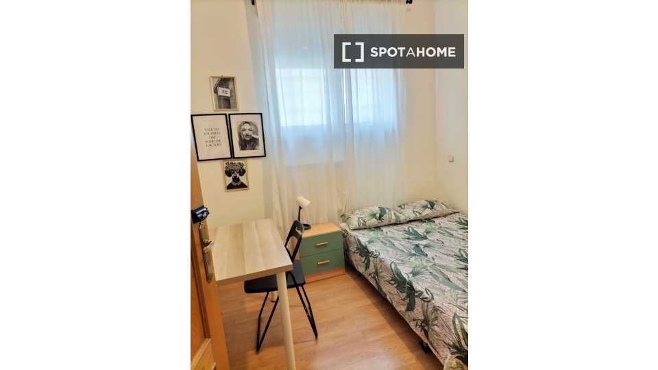 Double room Madrid, 7 beds, 90m² — photo 9