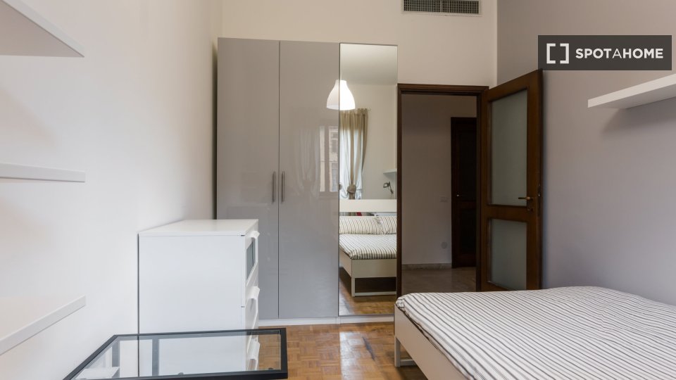 Double room Milan, 7 beds, 197m² — photo 2