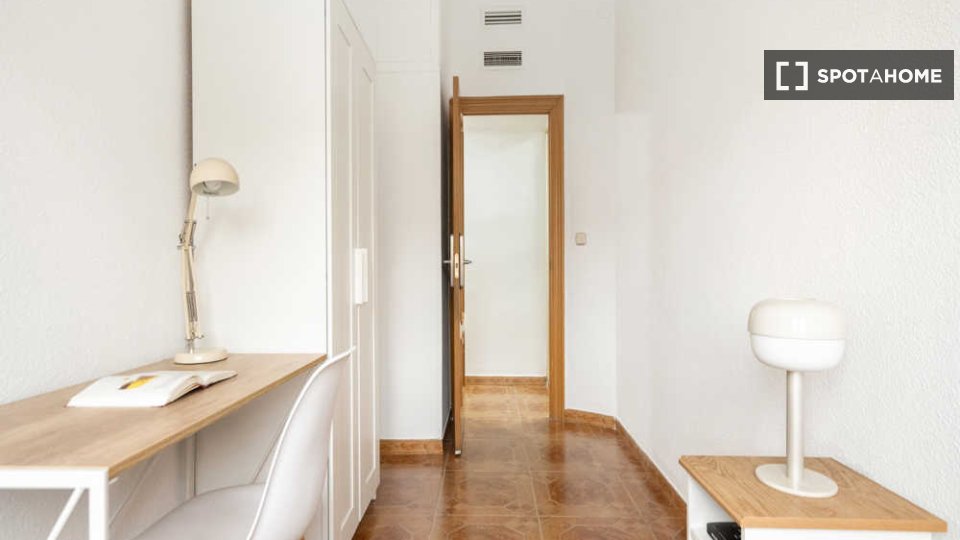 Double room Madrid, 6 beds — photo 41