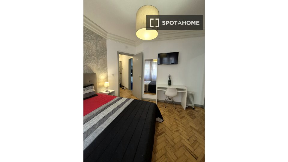 Apartment Lisbon, 4 beds, 100m² — photo 15