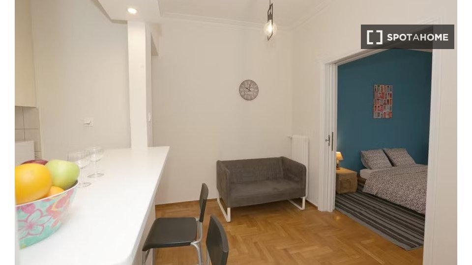Double room Athens, 3 beds — photo 4