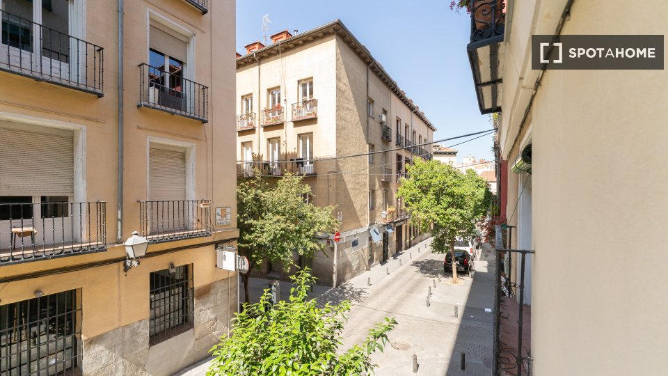 Double room Madrid, 6 beds — photo 51