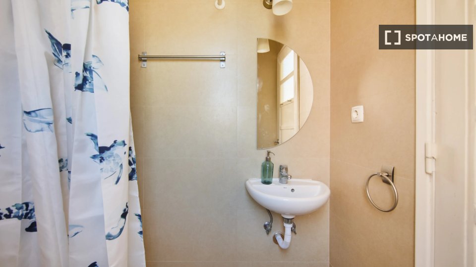 Double room Lisbon, 6 beds — photo 9