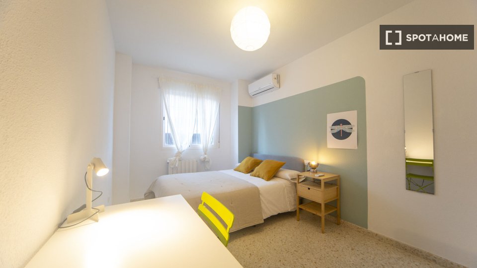 Double room Granada, 4 beds — photo 12