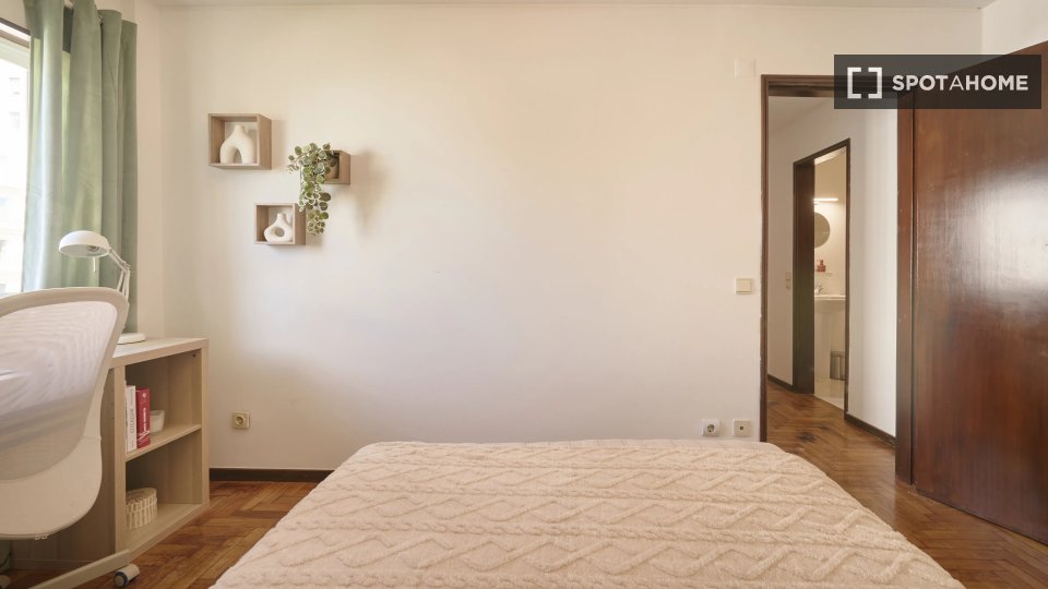 Double room Lisbon, 5 beds — photo 5