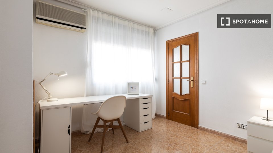 Double room Valencia, 1 bed, 100m² — photo 10