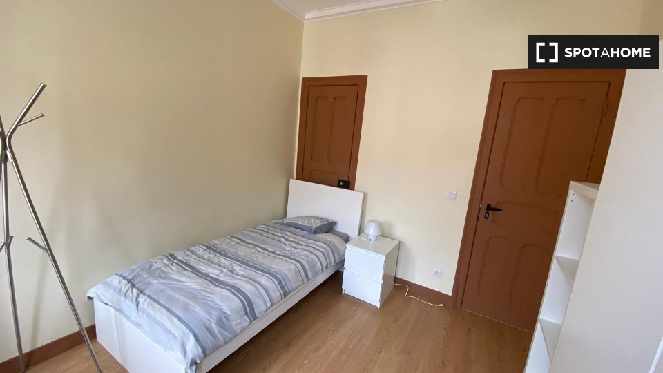 Double room Lisbon, 4 beds — photo 9