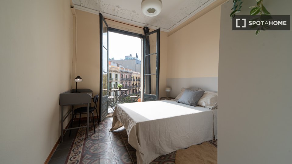 Double room Barcelona, 7 beds, 160m² — photo 2