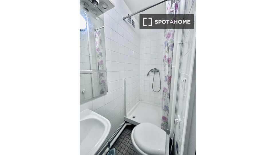 Double room Paris, 3 beds, 17m² — photo 4