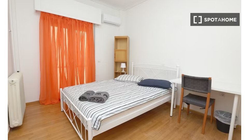 Double room Athens, 5 beds — photo 1