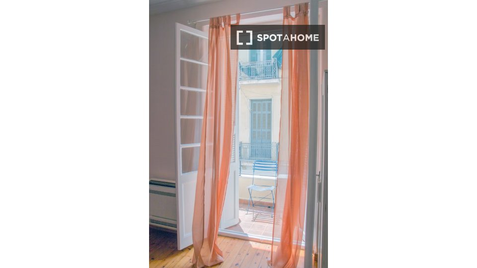 Double room Athens, 4 beds — photo 18