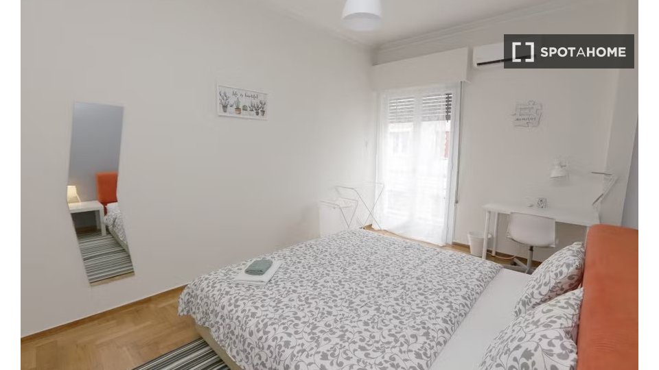 Double room Athens, 3 beds — photo 19