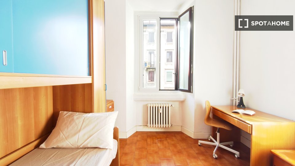Double room Milan, 3 beds, 75m² — photo 2