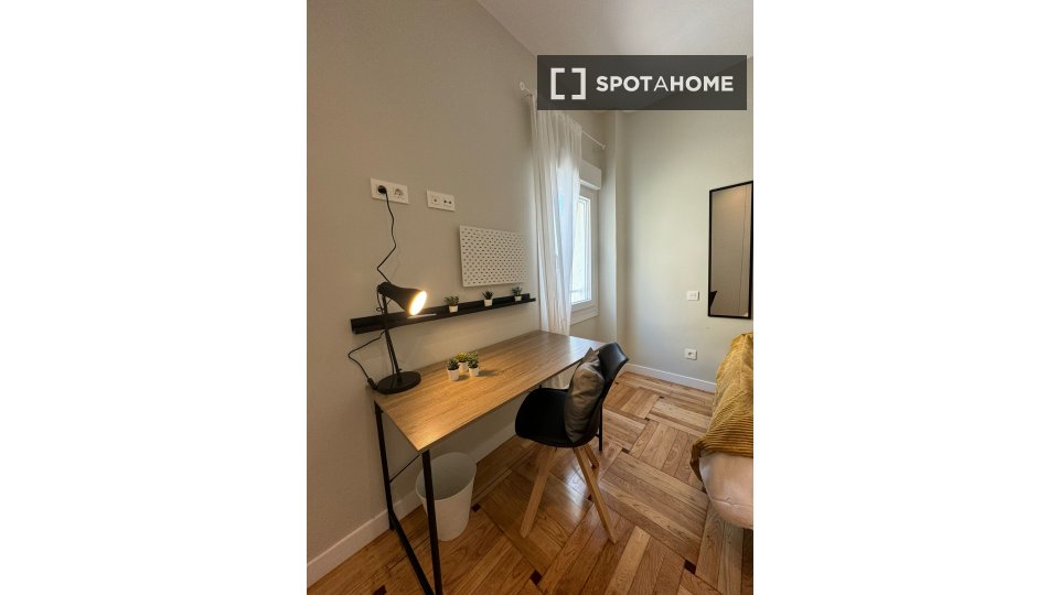 Double room Madrid, 8 beds, 139m² — photo 8