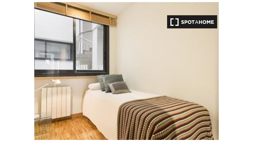 Apartment Barcelona, 3 beds, 80m² — photo 1