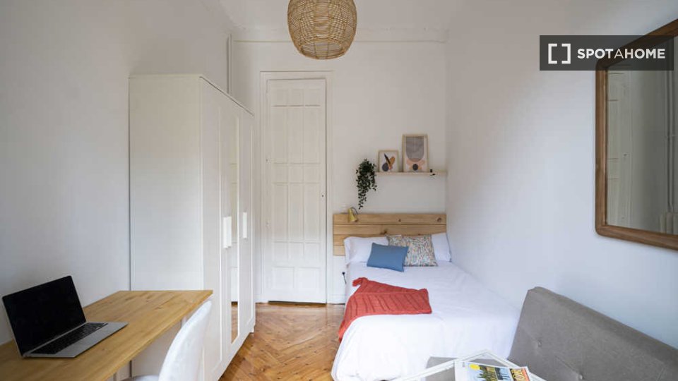 Double room Madrid, 8 beds — photo 52