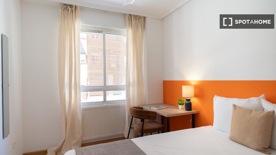 Double room Madrid, 5 beds — photo 17