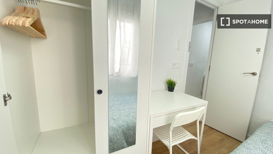 Double room Madrid, 5 beds — photo 8