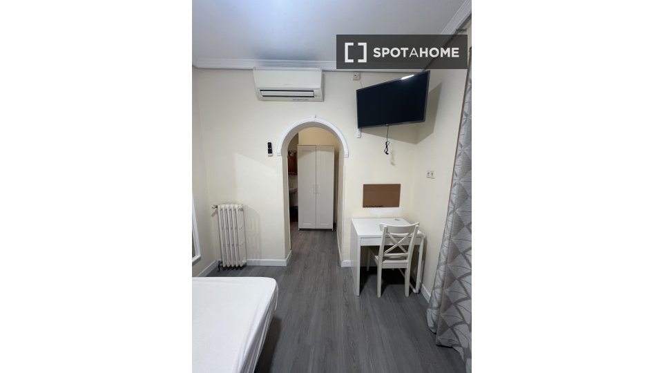 Double room Madrid, 8 beds, 275m² — photo 14