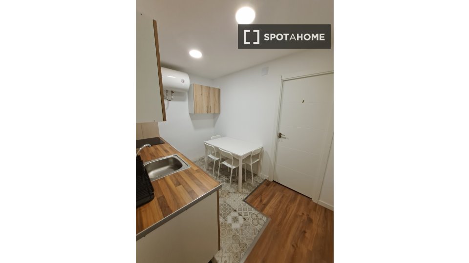 Double room Valencia, 4 beds, 75m² — photo 13