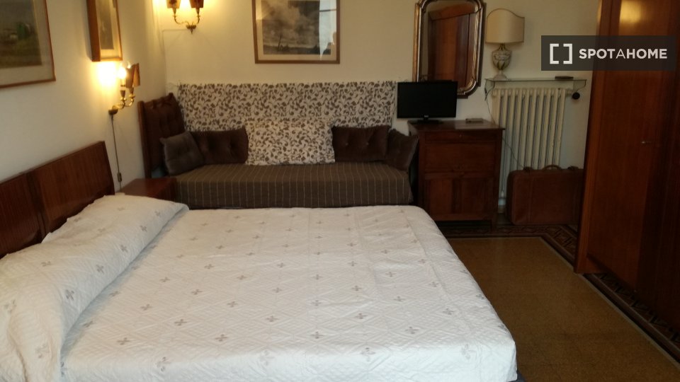 Double room Florence, 3 beds, 160m² — photo 13