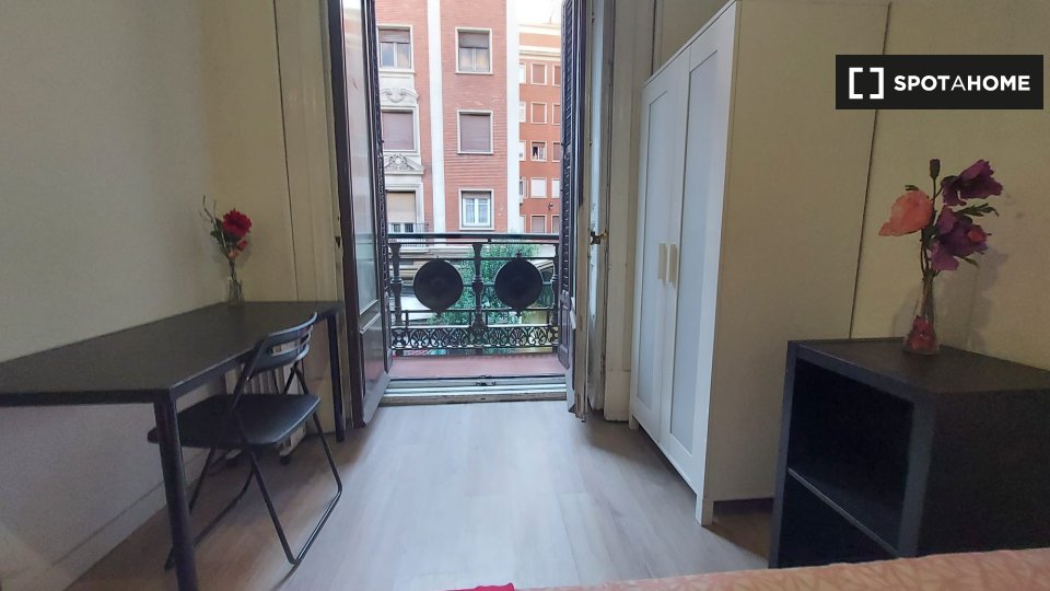 Double room Madrid, 8 beds, 170m² — photo 5