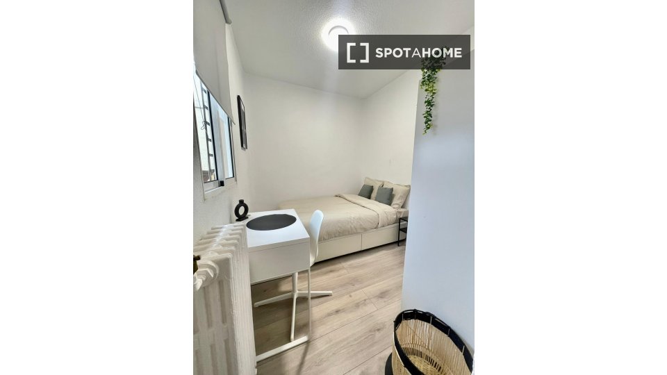 Double room Madrid, 4 beds — photo 5