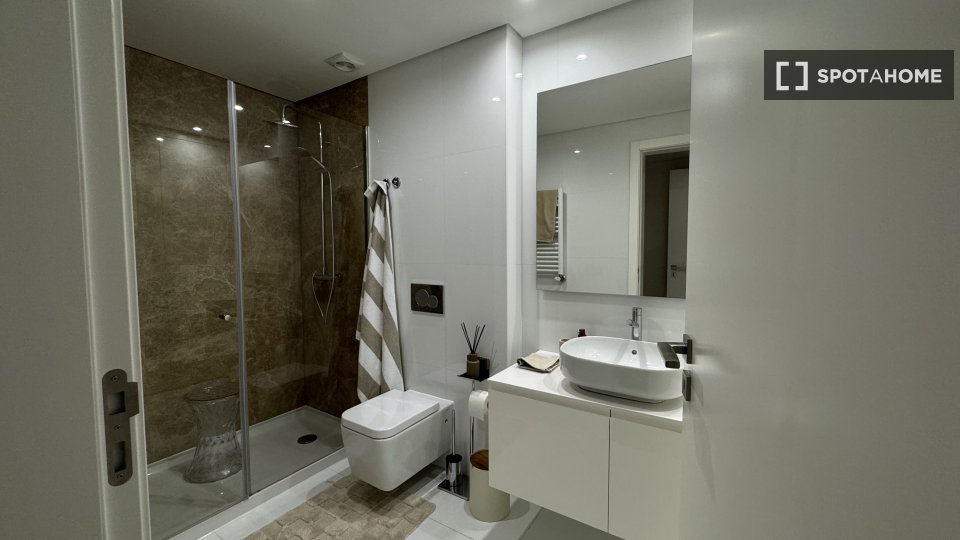 Apartment Lisbon, 2 beds, 99m² — photo 8