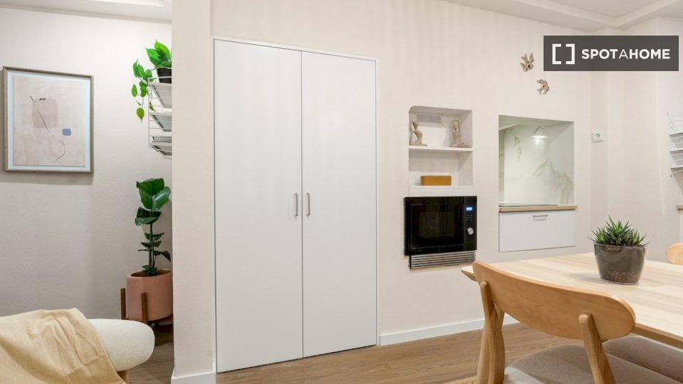 Double room Lisbon, 1 bed — photo 7