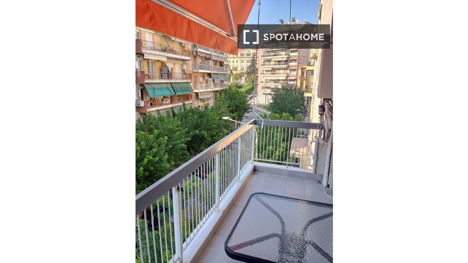 Double room Thessaloniki, 3 beds, 70m² — photo 3