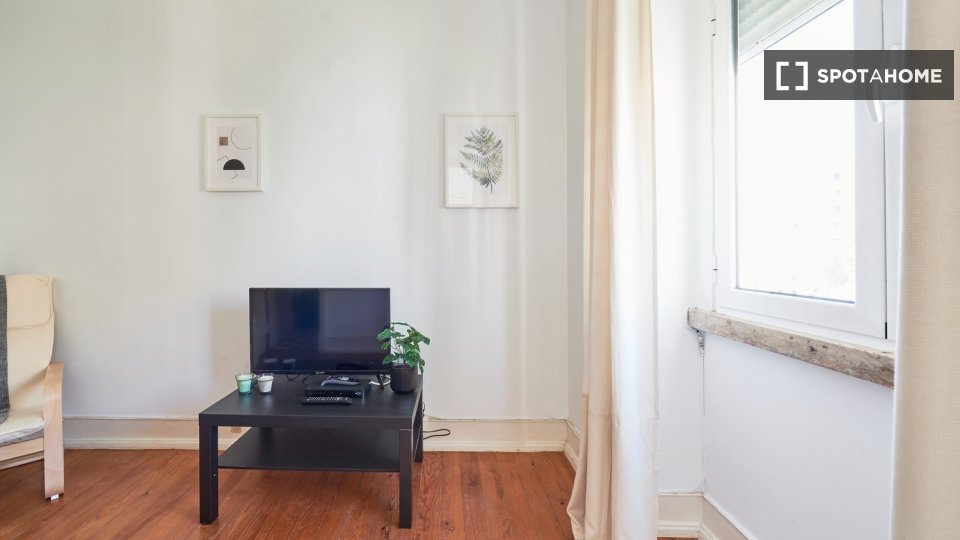 Double room Lisbon, 5 beds — photo 8