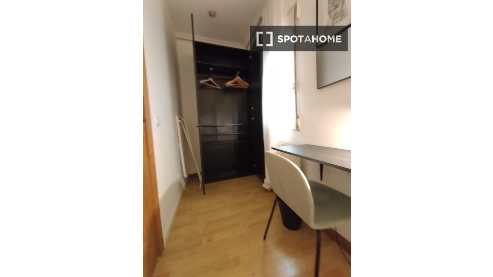 Double room Madrid, 7 beds, 90m² — photo 12