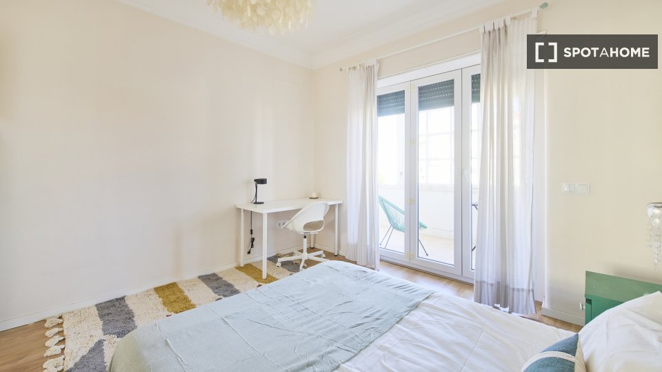 Double room Lisbon, 4 beds — photo 19